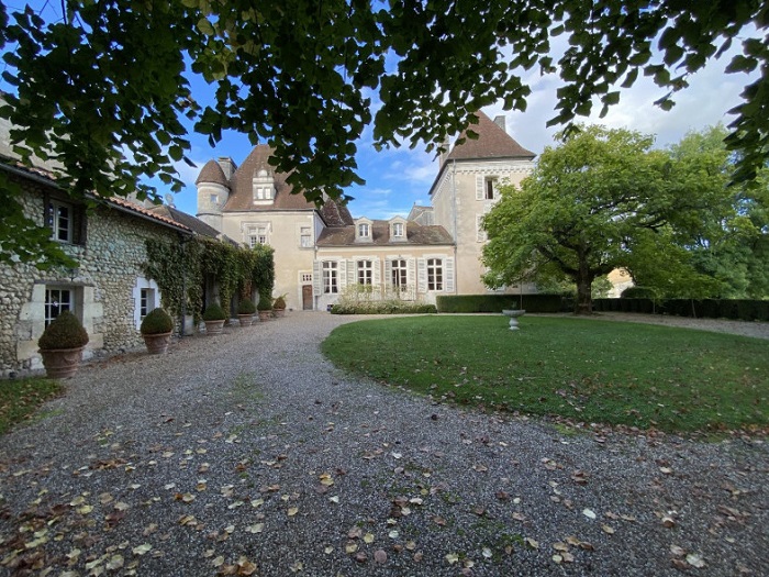 achat vente Château rustique a vendre  , maison de gardiens, maison d'amis, piscine chauffée Ribérac  DORDOGNE AQUITAINE