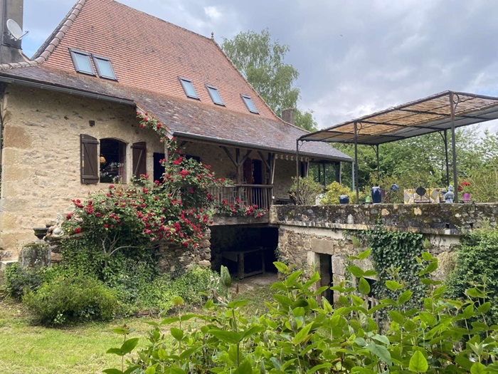 achat vente Demeure en pierre de caractère a vendre  restaurée , dépendances Terrou , au calme sans être isolée, dans un hameau tranquille  LOT MIDI PYRENEES
