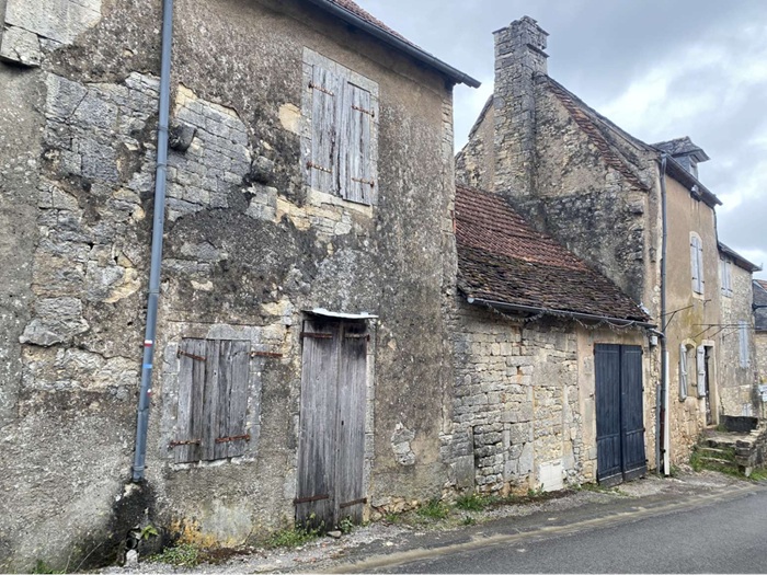 achat vente Maisons anciennes de village a vendre  à restaurer , dépendance Cressensac-Sarrazac , 5 minutes des commerces LOT MIDI PYRENEES