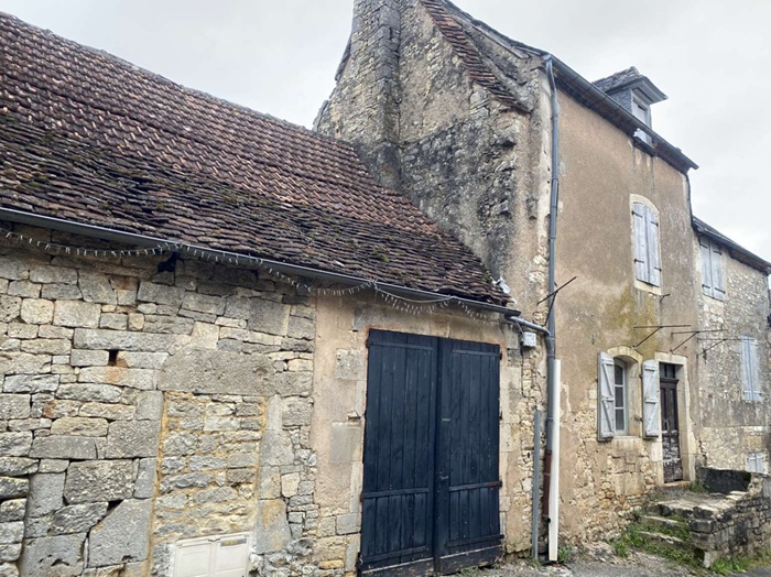 achat vente Maisons anciennes de village a vendre  à restaurer , dépendance Cressensac-Sarrazac , 5 minutes des commerces LOT MIDI PYRENEES