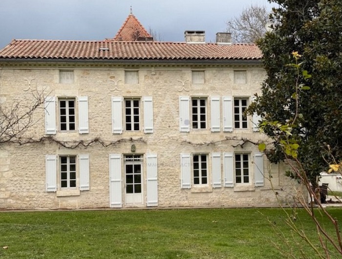 achat vente Logis ancien a vendre  , dépendance, tennis, piscine Proche Angoulême  CHARENTE POITOU CHARENTES