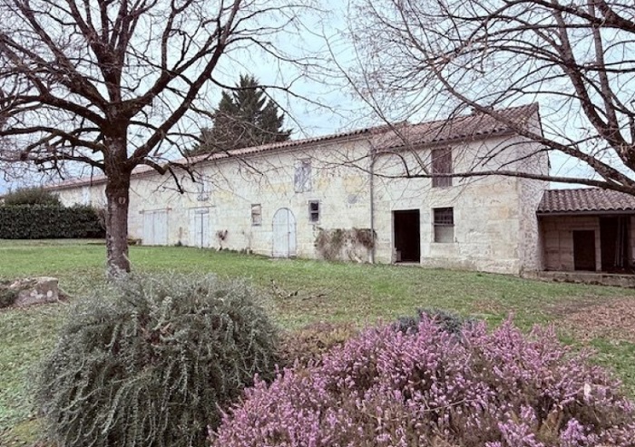 achat vente Logis ancien a vendre  , dépendance, tennis, piscine Proche Angoulême  CHARENTE POITOU CHARENTES