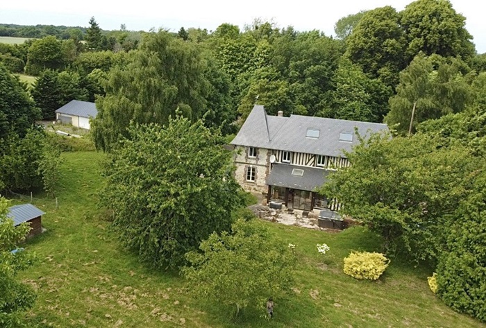 achat vente Maison de Maître a vendre  , dépendances Orbec , nichée dans un écrin de verdure CALVADOS NORMANDIE