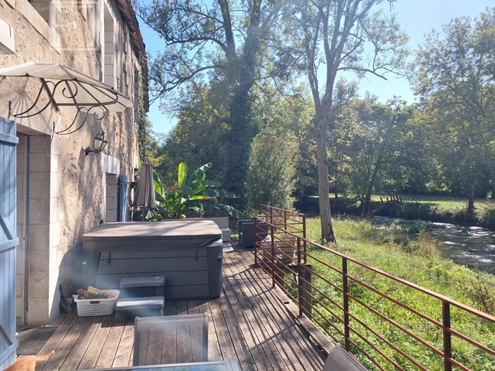 achat vente Ancien Moulin a vendre  restauré , gite (105m2) Bourdeilles ,  bordure de rivière DORDOGNE AQUITAINE