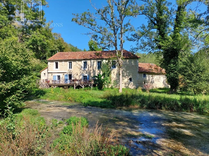 achat vente Ancien Moulin a vendre  restauré , gite (105m2) Bourdeilles ,  bordure de rivière DORDOGNE AQUITAINE