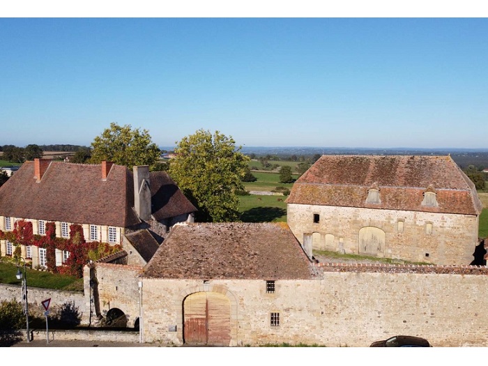 achat vente Ancienne maison forte a vendre  , grange dîmière, dépendances Bourbon-l'Archambault , à 12 km ALLIER AUVERGNE