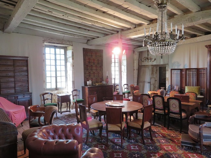 achat vente Ancienne maison forte a vendre  , grange dîmière, dépendances Bourbon-l'Archambault , à 12 km ALLIER AUVERGNE