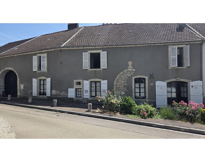 achat vente Demeure de Caractère a vendre  en parfait état , dépendance Gray  à 3 mns, 40mns de Vesoul, dans un village HAUTE SAONE FRANCHE COMTE