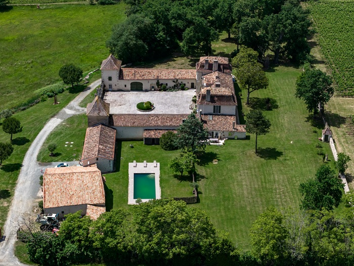 achat vente Charmant Château a vendre  , dépendances, maison de gardien, piscine Dordogne , sur les coteaux de la vallée de la Dordogne DORDOGNE AQUITAINE