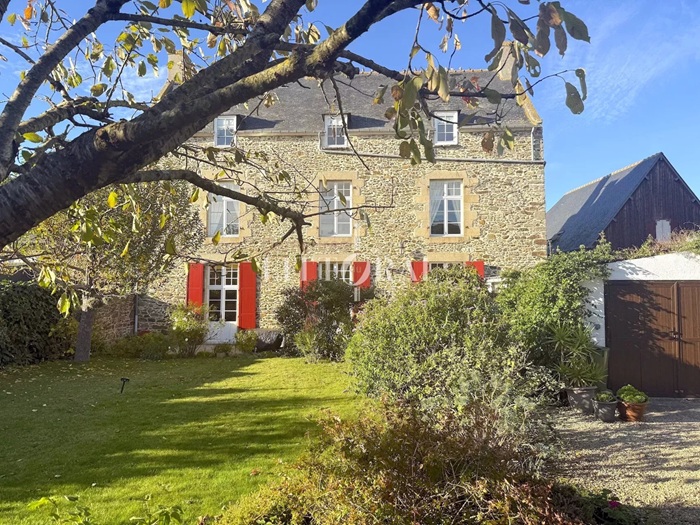 achat vente Manoir a vendre   Ille et Vilaine , au cœur d'un village historique ILLE ET VILAINE BRETAGNE