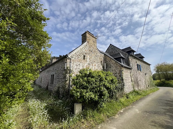 achat vente Ensemble rustique a vendre  , dépendance Proche Tréguier , à 300 m d'un village COTES D'ARMOR BRETAGNE