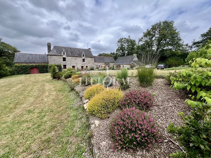 achat vente manoir a vendre  ISMH , dépendances Guingamp , à proximité, au coeur de son domaine COTES D'ARMOR BRETAGNE