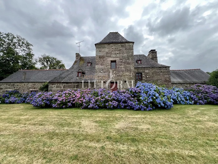 achat vente manoir a vendre  ISMH , dépendances Guingamp , à proximité, au coeur de son domaine COTES D'ARMOR BRETAGNE