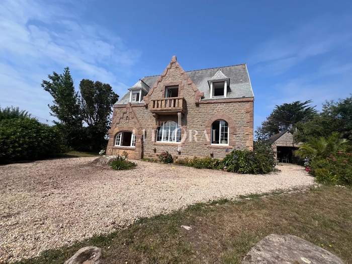 achat vente Villa balnéaire a vendre restaurée , grande dépendance Côtes d'armor , quartier prisé, à pied des plages et du port COTES D'ARMOR BRETAGNE