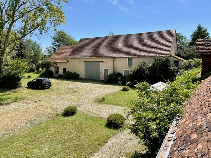 achat vente Authentique Longère  a vendre  , dépendances, gîte Ardentes , à quelques minutes, au cœur du Berry INDRE CENTRE