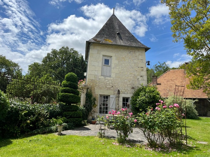 achat vente Manoir avec Chapelle a vendre  ISMH , dépendances, gîtes, salle de réception, étang Indre , entre Touraine et Berry, 2h40 de Paris.  INDRE CENTRE