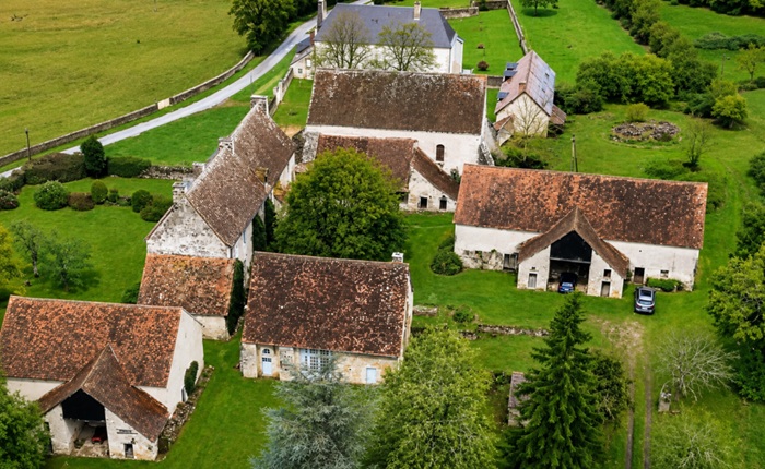 achat vente Ancienne Abbaye Cistercienne a vendre  ISMH , dépendances Indre , à 10 mn ville avec commerces, campagne berrichonne INDRE CENTRE