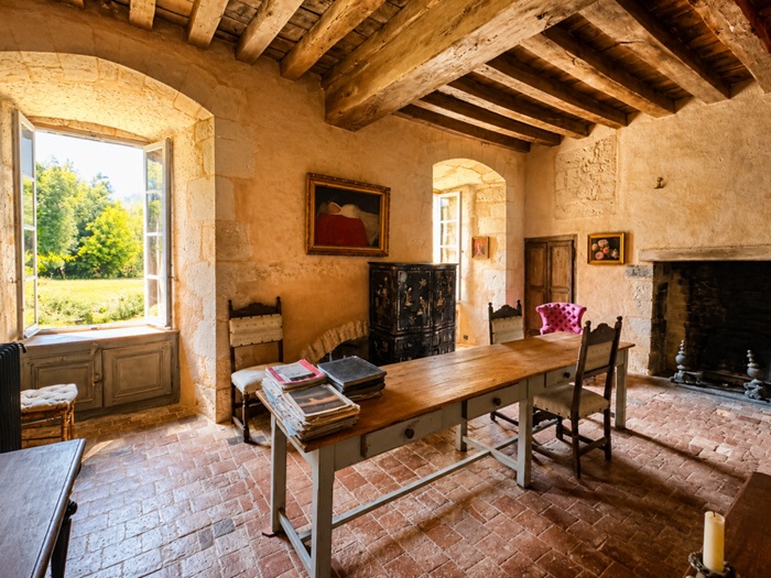achat vente Ancienne Abbaye Cistercienne a vendre  ISMH , dépendances Indre , à 10 mn ville avec commerces, campagne berrichonne INDRE CENTRE