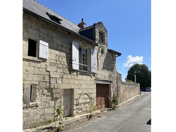 achat vente maison de village a vendre  en pierres de Tuffeau , garage, puits Candes Saint-Martin , plus beaux villages de France INDRE ET LOIRE CENTRE