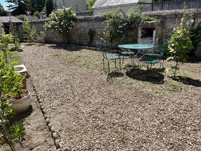 achat vente maison de village a vendre  en pierres de Tuffeau , garage, puits Candes Saint-Martin , plus beaux villages de France INDRE ET LOIRE CENTRE