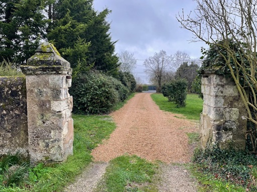 achat vente Gentilhommière a vendre  à restaurer , dépendance, longère Angers , à 40 km, à 1km d'un bourg et de sa gare SNCF LOIRE ATLANTIQUE PAYS DE LA LOIRE