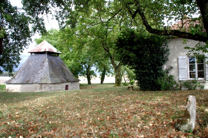 achat vente Demeure de caratère a vendre  avec lavoir XVIIIème ISMH , grand auvent Richelieu , à 10 km, environnement calme et sans voisins INDRE ET LOIRE CENTRE