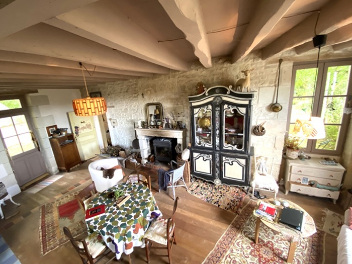 achat vente Demeure de caratère a vendre  avec lavoir XVIIIème ISMH , grand auvent Richelieu , à 10 km, environnement calme et sans voisins INDRE ET LOIRE CENTRE
