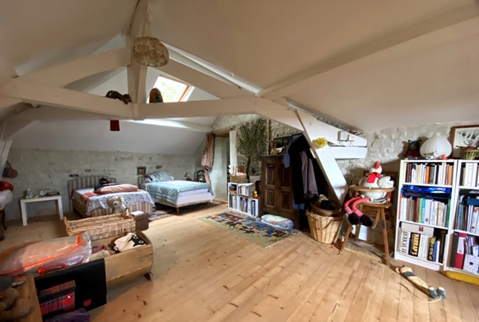 achat vente Demeure de caratère a vendre  avec lavoir XVIIIème ISMH , grand auvent Richelieu , à 10 km, environnement calme et sans voisins INDRE ET LOIRE CENTRE