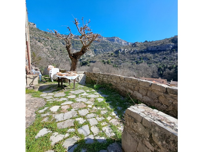 achat vente Maison ancienne a vendre   Saint-Maurice-Navacelles , sur son rocher, position dominante HERAULT LANGUEDOC ROUSSILLON