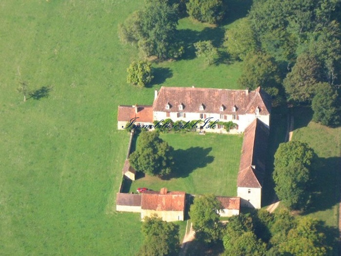 achat vente Château a vendre  à restaurer , dépendances Périgueux  à 15 km, au coeur d’un paysage vallonné AQUITAINE DORDOGNE