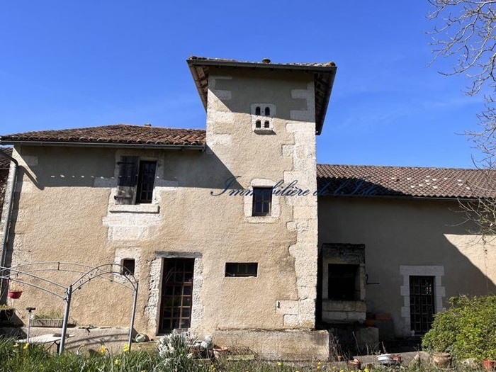 achat vente Maison de Caractère a vendre  , pigeonnier, puits Cherval  à 10 mn, dans un village AQUITAINE DORDOGNE