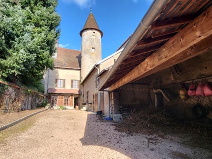 achat vente Demeure de Caractère a vendre  , dépendances Moulins-Engilbert , à proximité, centre historique NIEVRE BOURGOGNE