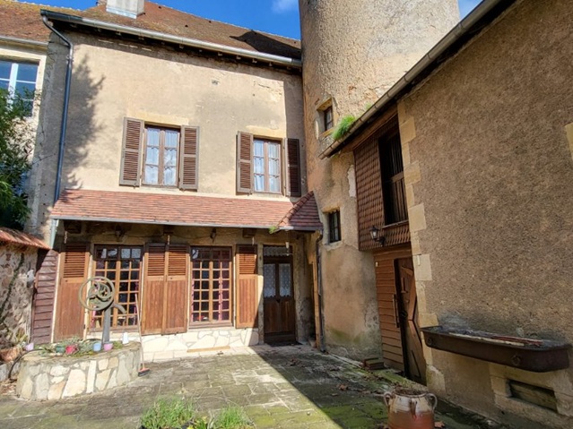 achat vente Demeure de Caractère a vendre  , dépendances Moulins-Engilbert , à proximité, centre historique NIEVRE BOURGOGNE