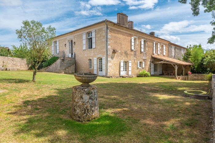 achat vente Maison de Maître a vendre  en parfait état , dépendances, piscine Gramont , dans un charmant village, avec vue TARN ET GARONNE MIDI PYRENEES