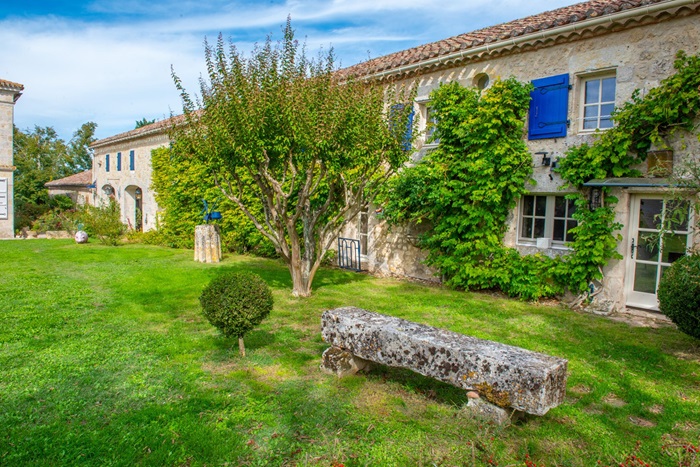 achat vente Manoir a vendre  en parfait état , dépendances, gîte, piscine Gramont , à 65 km de Toulouse TARN ET GARONNE MIDI PYRENEES