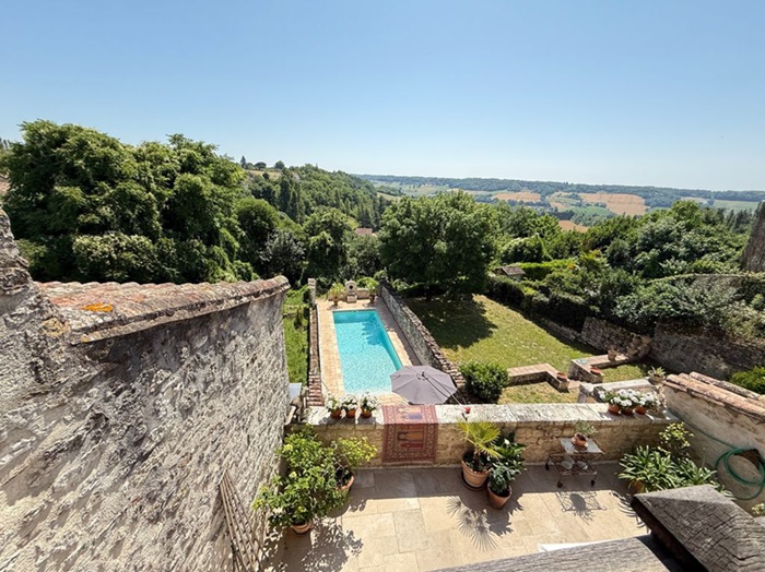 achat vente Demeure de caractère a vendre  en parfait état , piscine Castelnau-Montratier , en bordure d'un charmant village bastide, 1h15 aéroport et LOT MIDI PYRENEES
