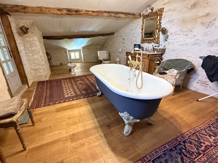 achat vente Demeure de caractère a vendre  en parfait état , piscine Castelnau-Montratier , en bordure d'un charmant village bastide, 1h15 aéroport et LOT MIDI PYRENEES