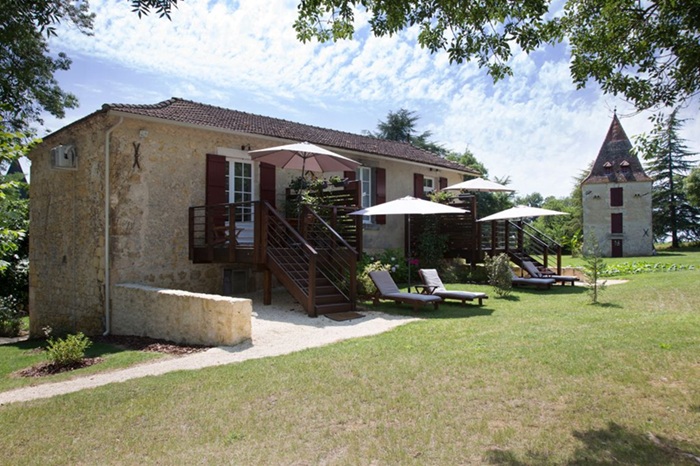 achat vente Manoir a vendre  en parfait état , dépendance, gîte, piscine Condom , à proximité, pas de voisins proches GERS MIDI PYRENEES
