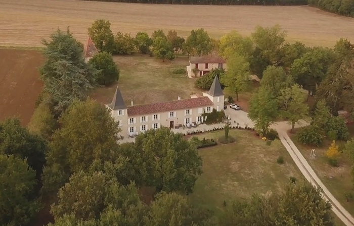 achat vente Manoir a vendre  en parfait état , dépendance, gîte, piscine Condom , à proximité, pas de voisins proches GERS MIDI PYRENEES