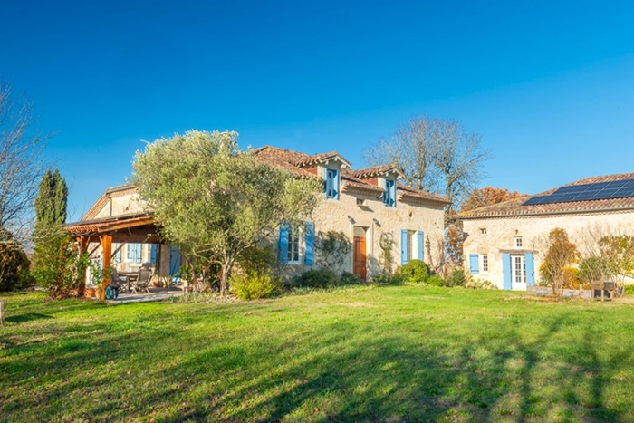achat vente Charmante Maison en pierre a vendre  en très bon état , dépendance, piscine, puits Miradoux , à quelques minutes, vue imprenable GERS MIDI PYRENEES