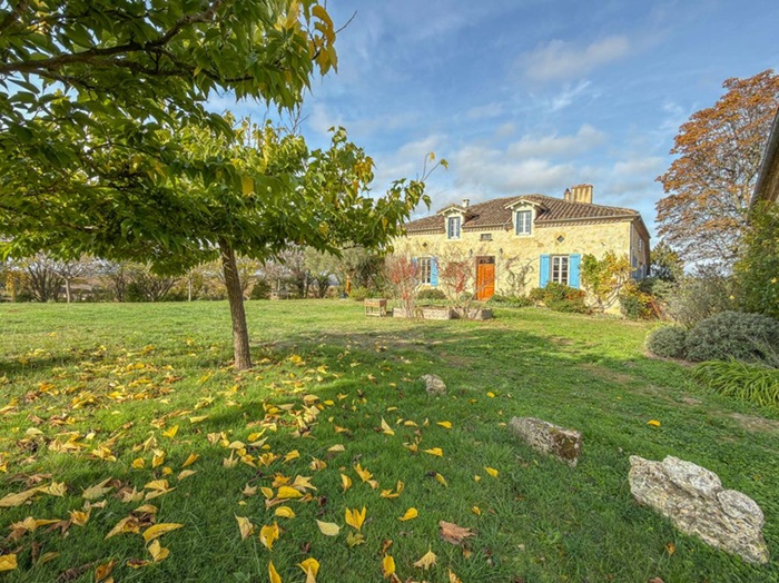 achat vente Charmante Maison en pierre a vendre  en très bon état , dépendance, piscine, puits Miradoux , à quelques minutes, vue imprenable GERS MIDI PYRENEES