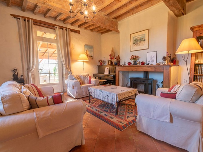 achat vente Charmante Maison en pierre a vendre  en très bon état , dépendance, piscine, puits Miradoux , à quelques minutes, vue imprenable GERS MIDI PYRENEES