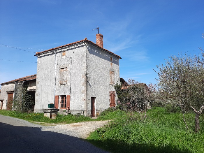 achat vente Maison ancienne a vendre  , grange Chasseneuil sur Bonnieure  CHARENTE POITOU CHARENTES