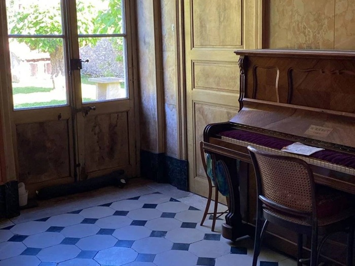 achat vente Maison de Maître a vendre  , dépendances, maison de gardien Lugny , à 30mn TGV (Mâcon), 1h15 de Lyon et 2h de Genève SAONE ET LOIRE RHONE ALPES