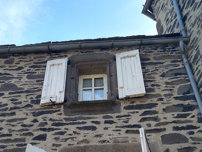 achat vente Manoir a vendre  en très bon état , dépendance Allanche , à 15 mn, 40 mn A75, coeur de village CANTAL AUVERGNE