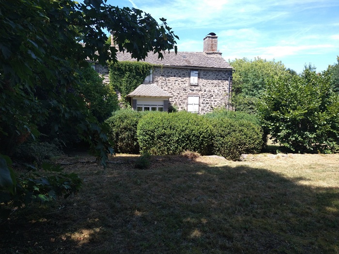 achat vente Manoir a vendre  en très bon état , dépendance Allanche , à 15 mn, 40 mn A75, coeur de village CANTAL AUVERGNE