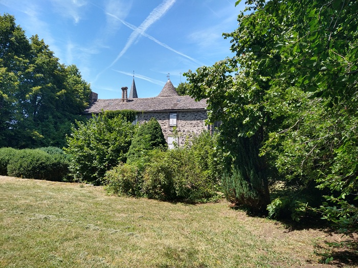 achat vente Manoir a vendre  en très bon état , dépendance Allanche , à 15 mn, 40 mn A75, coeur de village CANTAL AUVERGNE