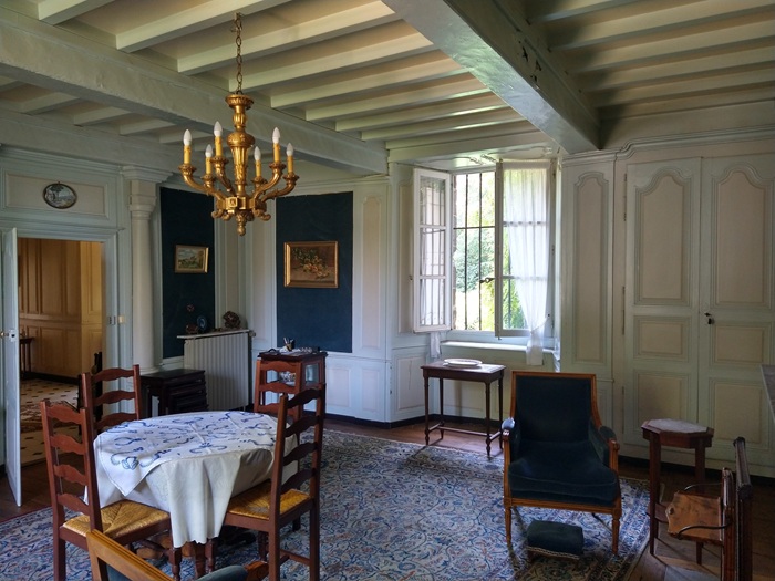 achat vente Manoir a vendre  en très bon état , dépendance Allanche , à 15 mn, 40 mn A75, coeur de village CANTAL AUVERGNE