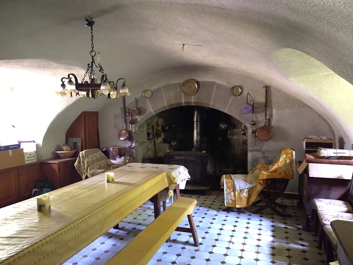 achat vente Manoir a vendre  en très bon état , dépendance Allanche , à 15 mn, 40 mn A75, coeur de village CANTAL AUVERGNE