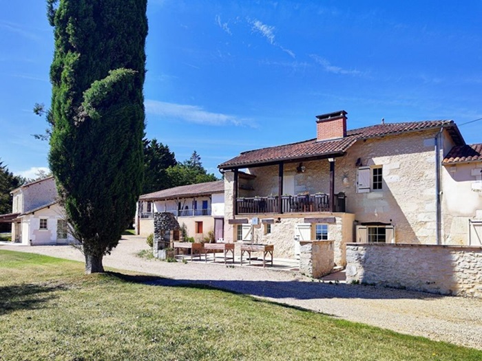 achat vente Corps de Ferme a vendre  , dépendances, piscine Périgueux , à 15 minutes DORDOGNE AQUITAINE